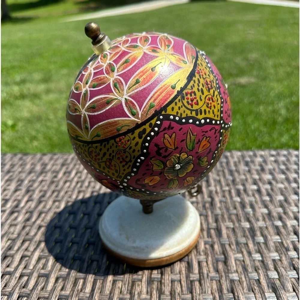 Deco 79 Floral Globe - Modern Home Decor